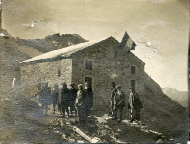 Rifugio Brescia al passo Dernal