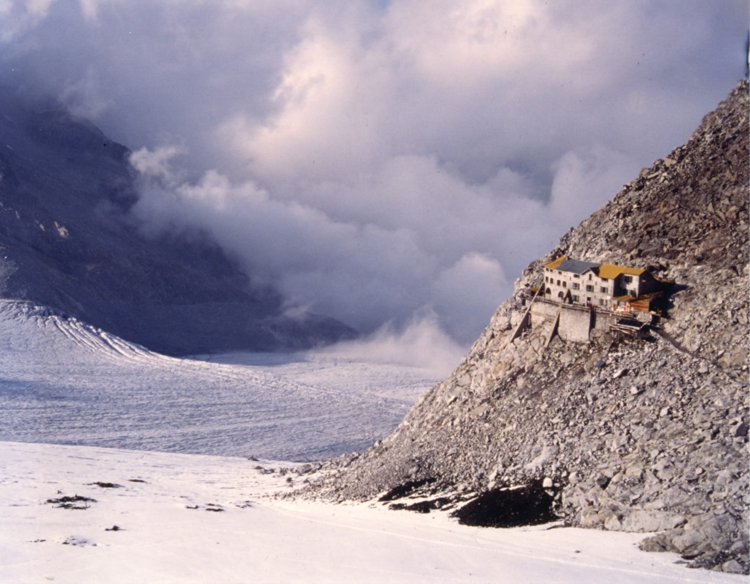 Rifugio ai Caduti dell'Adamello