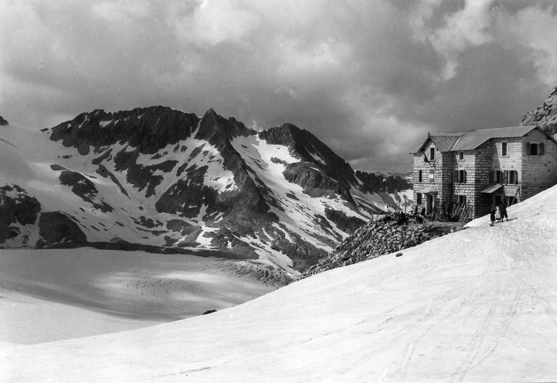Rifugio ai Caduti dell'Adamello