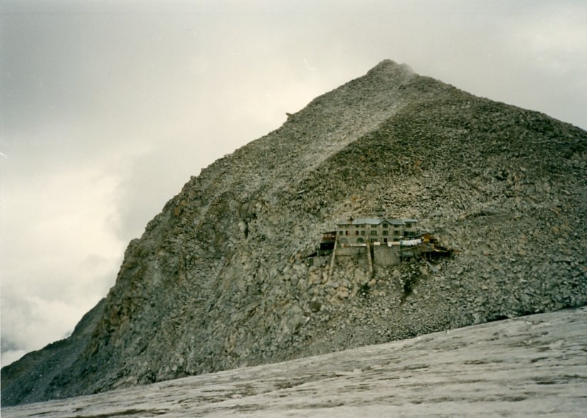 Rifugio ai Caduti dell'Adamello